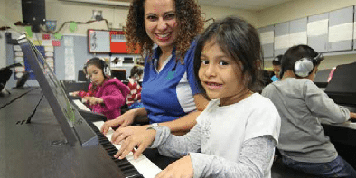 Principal Herrador in piano lab with students