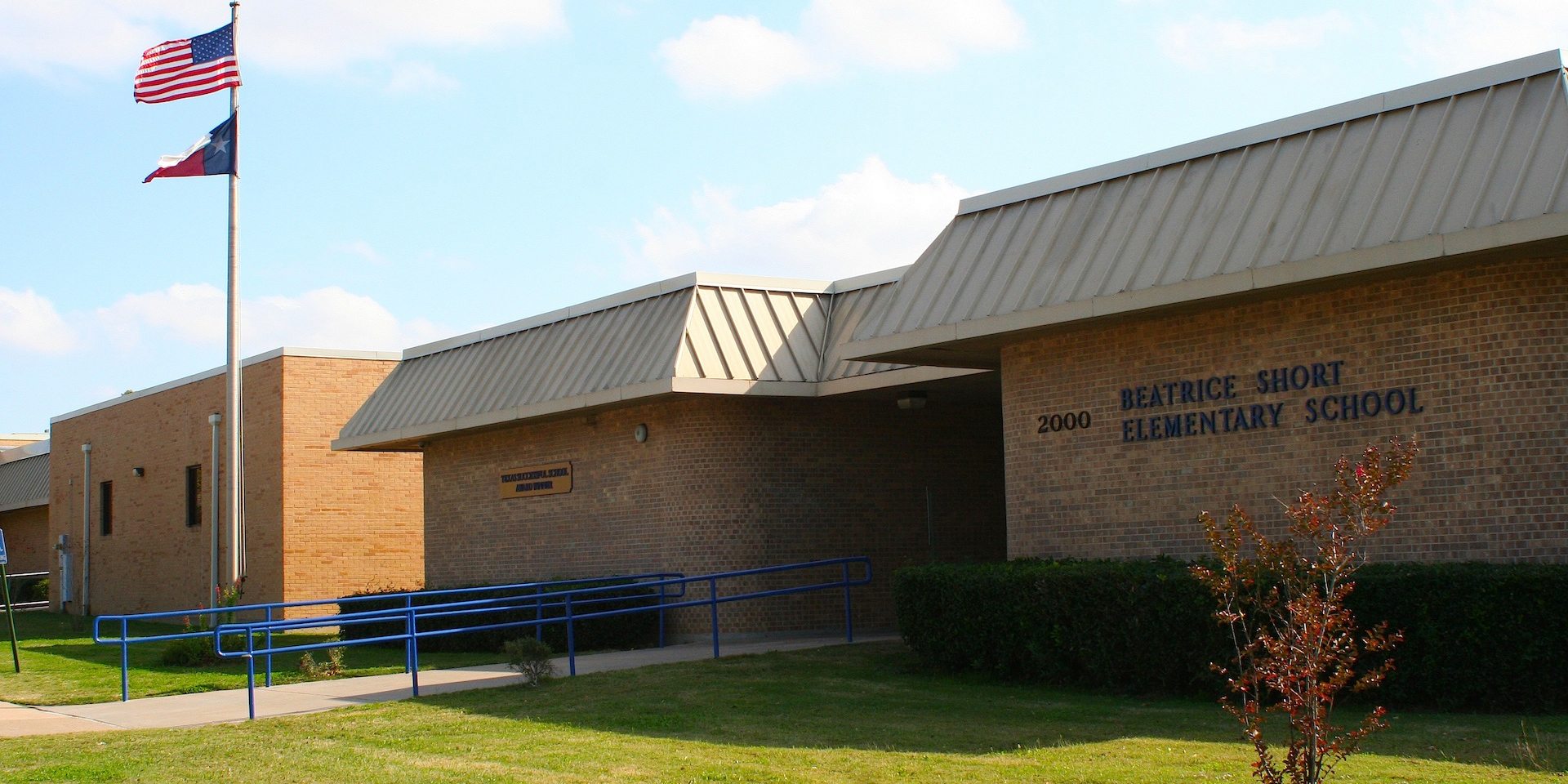 BOND short elementary campus Bond