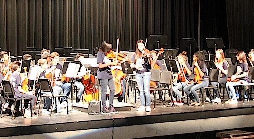 Students play violin