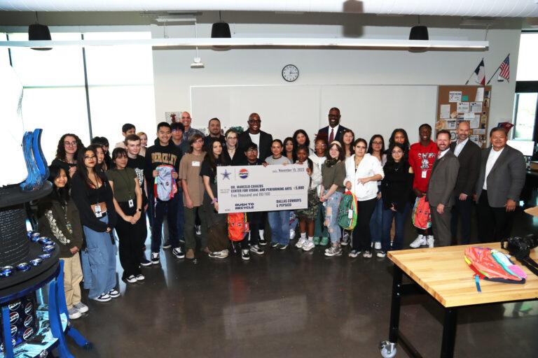 Cowboys legend DeMarcus Ware visits art class