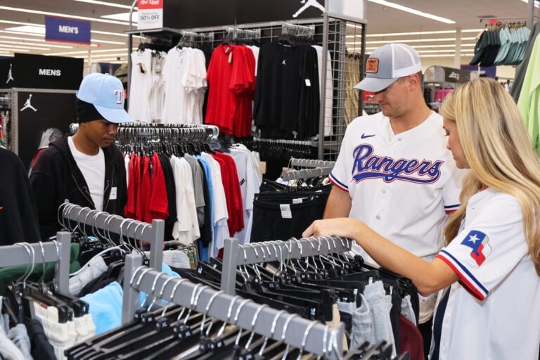 Corey Seager donates shopping spree at Academy to 30 students