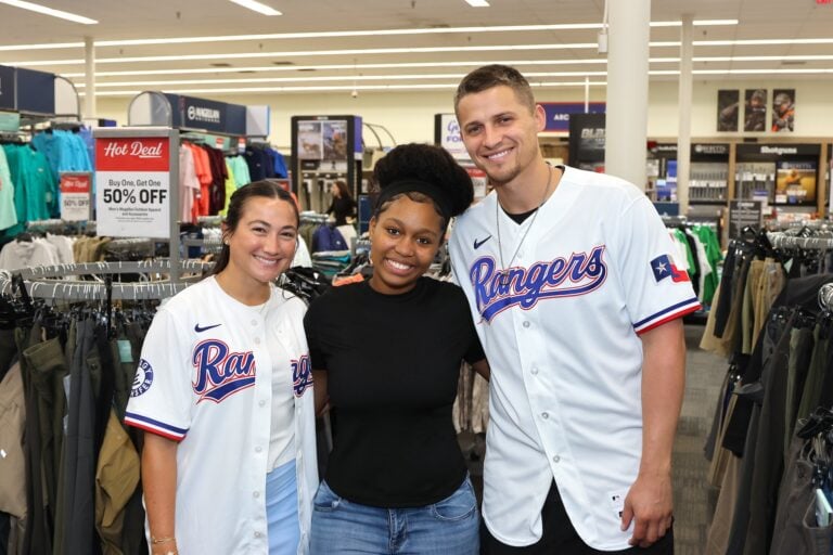 Corey Seager donates shopping spree at Academy to 30 students