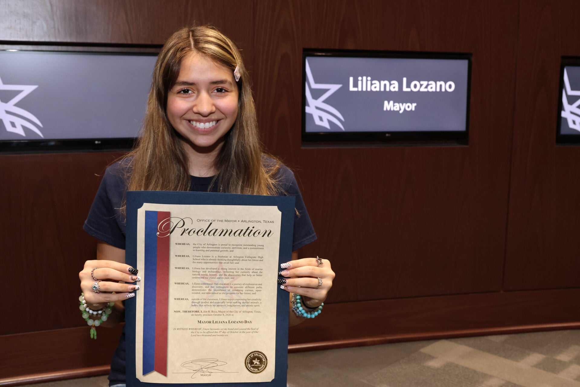 Arlington ISD ninth grader named Arlington mayor of the day