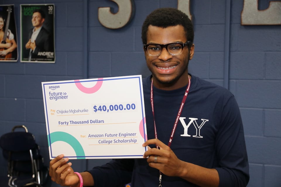 Arlington ISD Senior Receives 40,000 Scholarship from Amazon