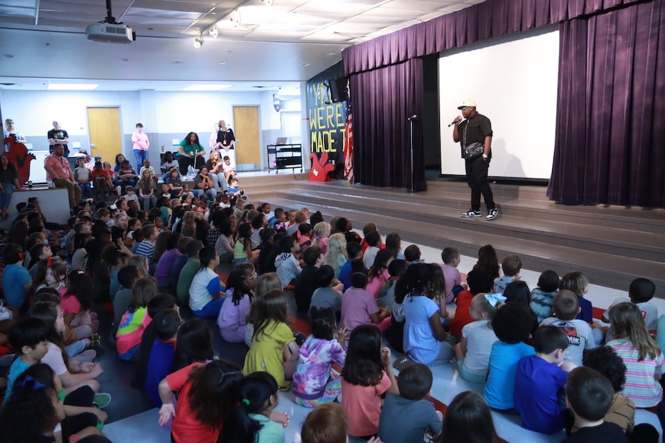 Idol finalists - Odell Bunton from American Idol is a Dunn father and performed at Career Day