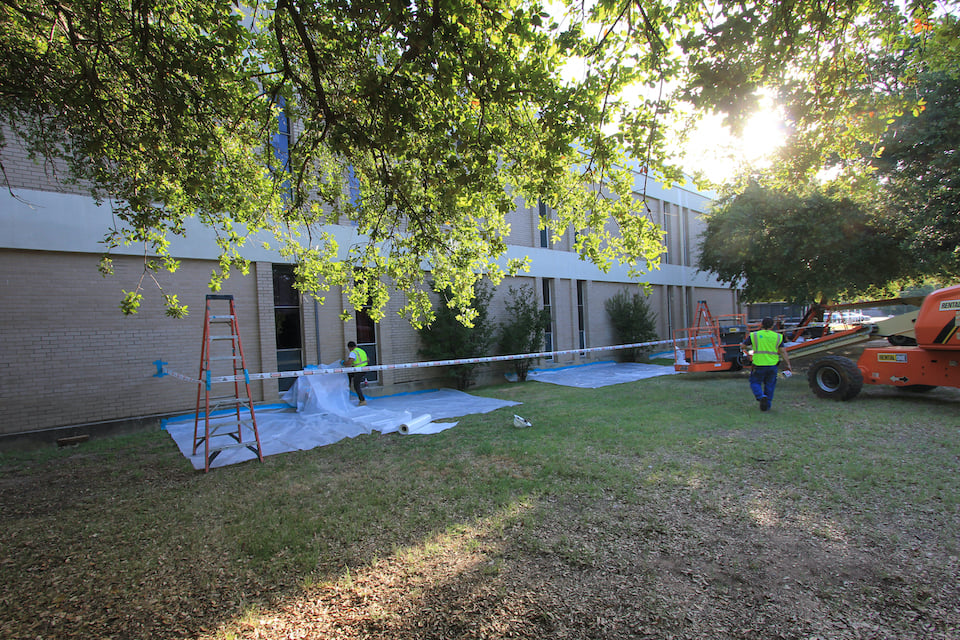 Bailey Junior High getting new windows