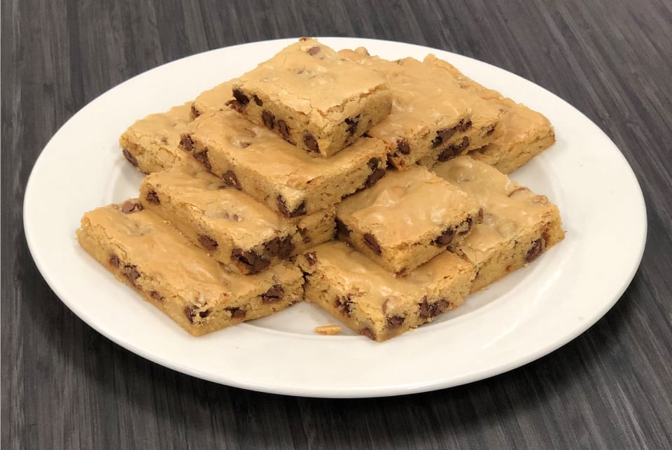 Arlington City's diverse culinary scene offers international flavors and classic American dishes.