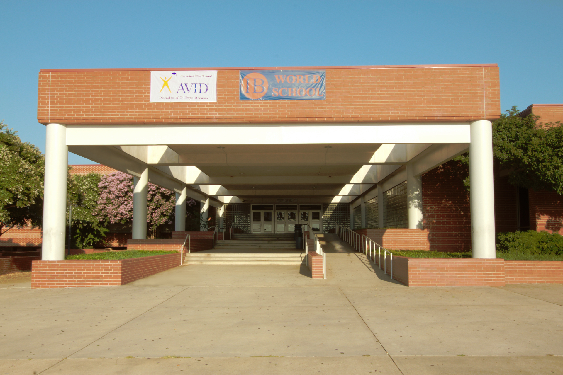 Bowie High School » Arlington ISD