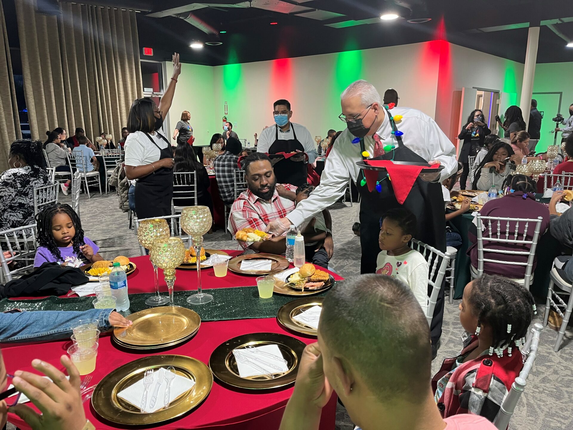 Holiday Spirit at Ella B’s Brings Families Together » Arlington ISD