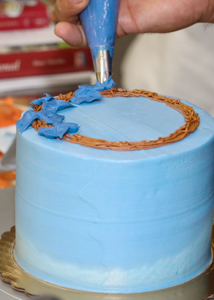 Cake Club is selling holiday cakes