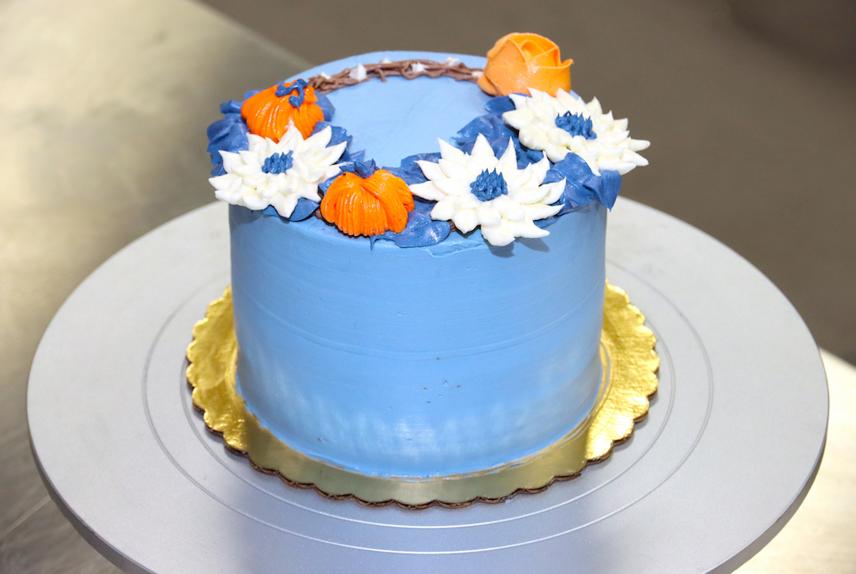 Cake Club is selling holiday cakes
