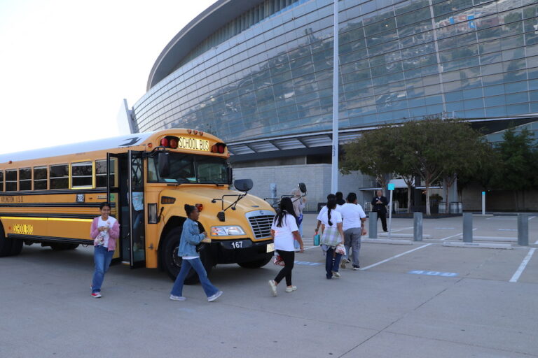 IMG_6868 copy art tours for Arlington ISD students - Wimbish fifth graders arrive at AT&T stadium