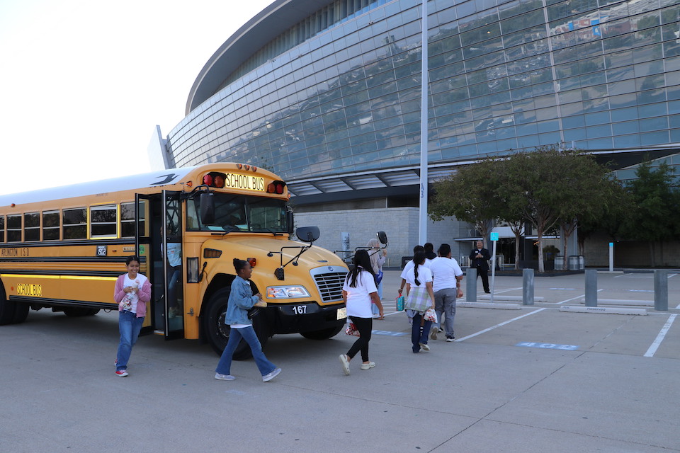 art tours for Arlington ISD students - Wimbish fifth graders arrive at AT&T stadium