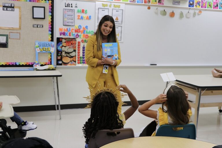 WFAA meteorologist Mariel Ruiz visits Beckham Elementary pre-K