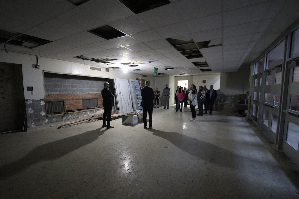 oversight - Citizens Bond Oversight Committee tours Arlington High School bond project