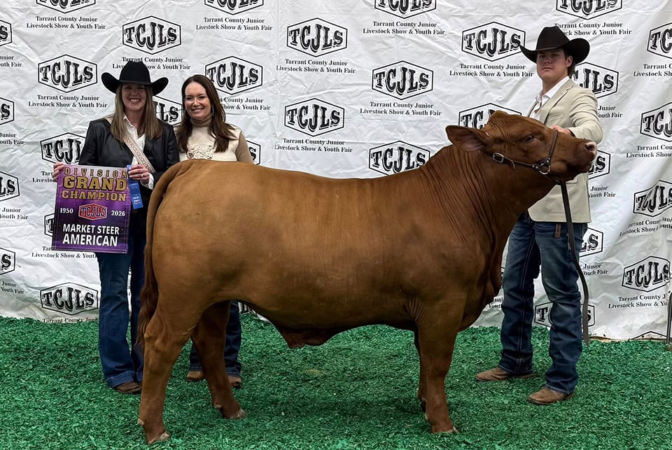 U.S. Secretary of Agriculture purchases Martin High School senior’s steer