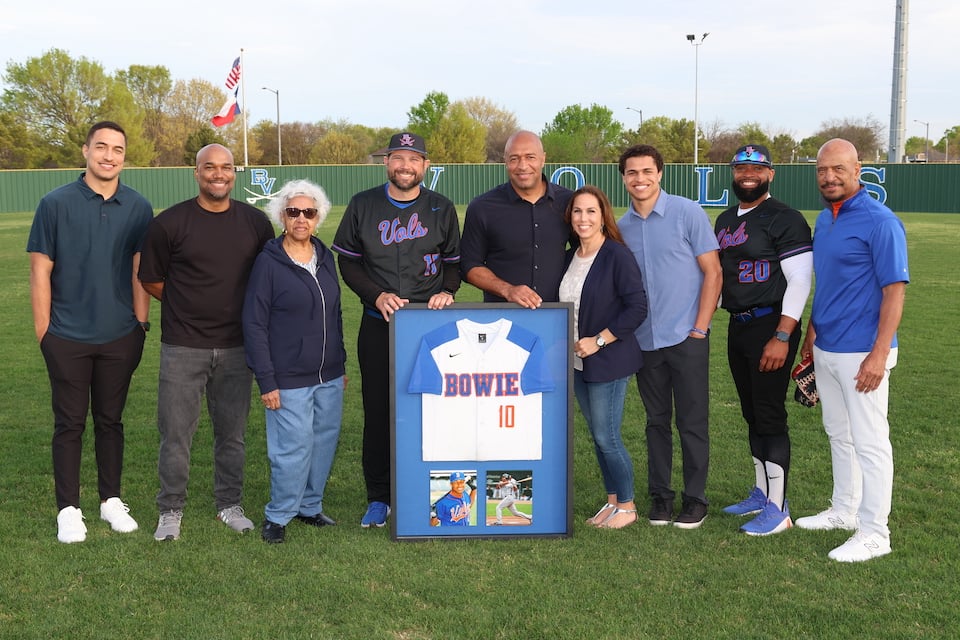 Vernon Wells honored at Bowie High School baseball game