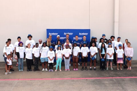 Corey Seager hosts shopping spree for Arlington ISD students at Academy