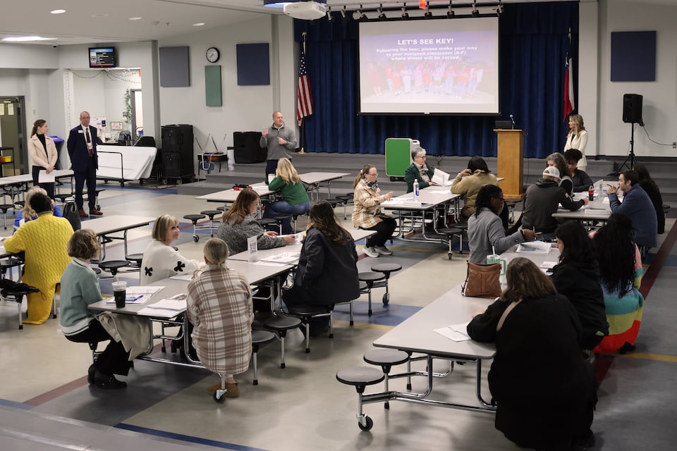 Arlington ISD Capital Needs Steering Committee continues its work at third meeting