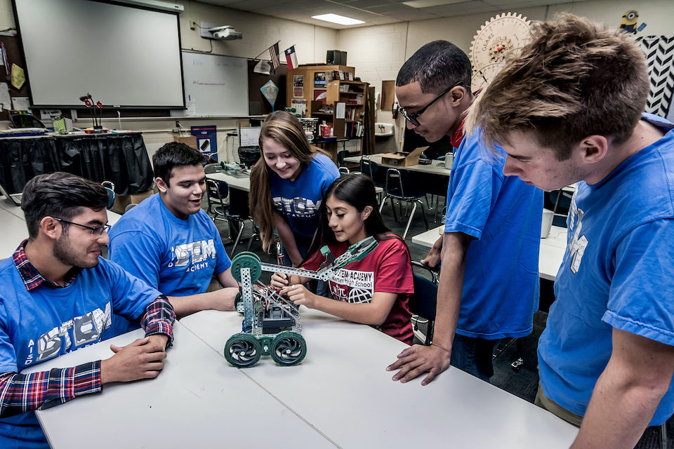 Scholarship-story-image-blog Scholarship websites blog post image - students work with robotics in STEM Academy