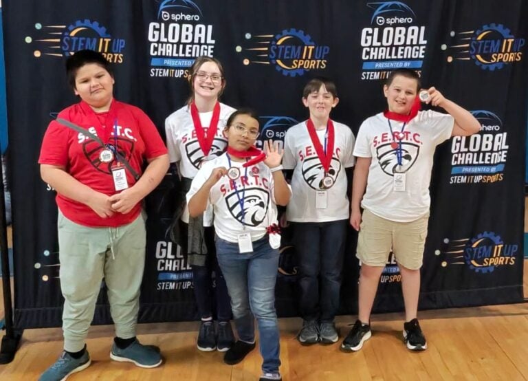 Arlington ISD students win big at robotics competition