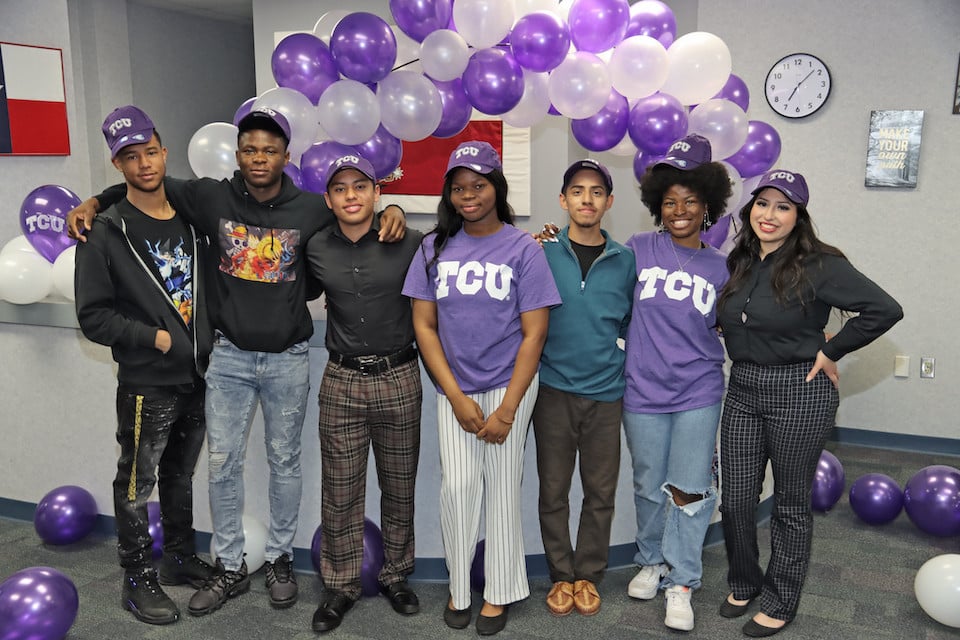 Seven Sam students win TCU community scholars scholarships