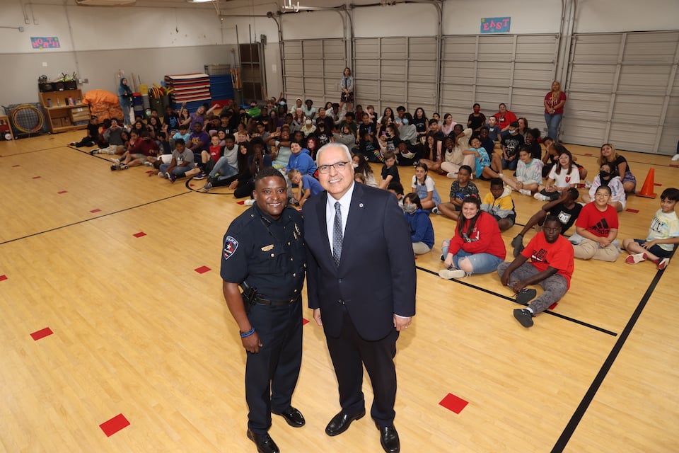 Take 25 - APD gives summer safety tips at Dunn Elementary