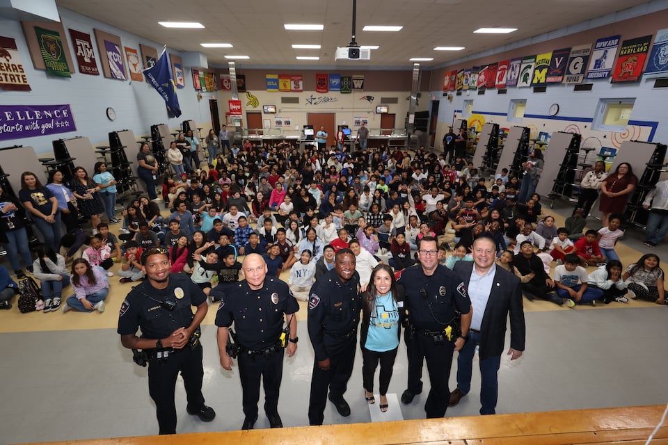 Arlington police chief gives students summer safety tips