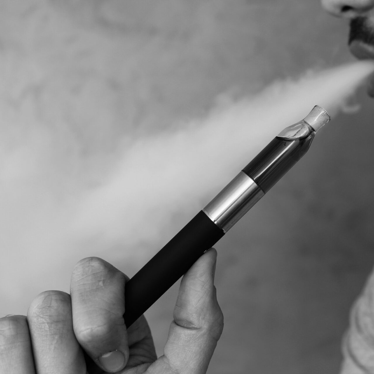 Vape_Cloud_From_Vaping_E_Cigarette_(144491611) Vape_Cloud_From_Vaping_E_Cigarette_(144491611)