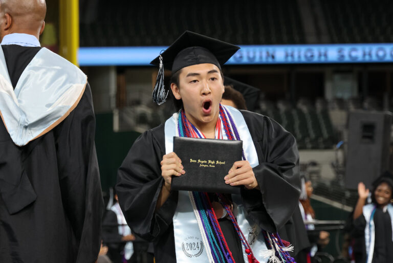 Arlington ISD 2025 high school graduation dates announced