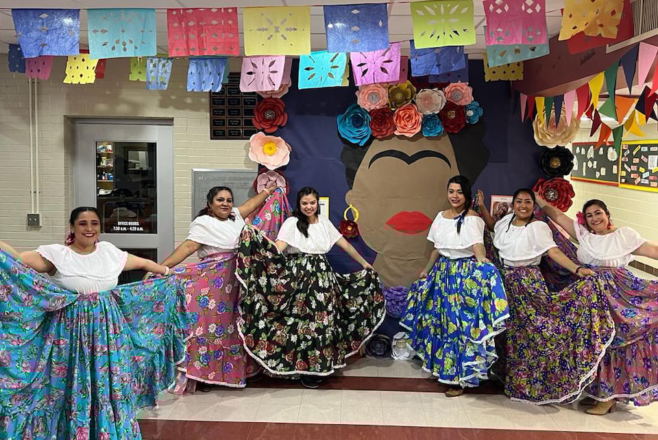6 Rankin Elementary School mothers dance in Ballet Folklorico