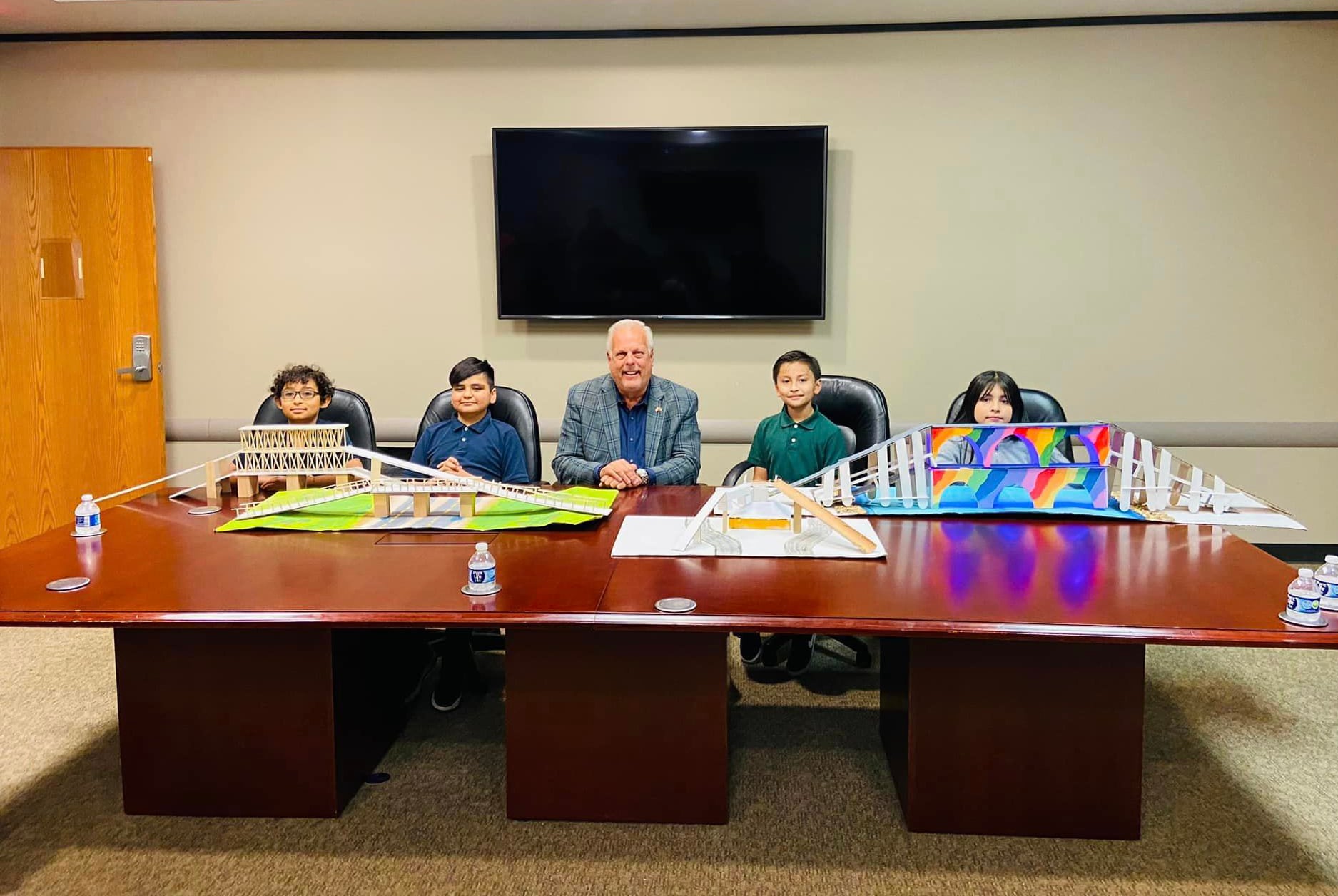 Mayor - Webb students share bridge project with mayor